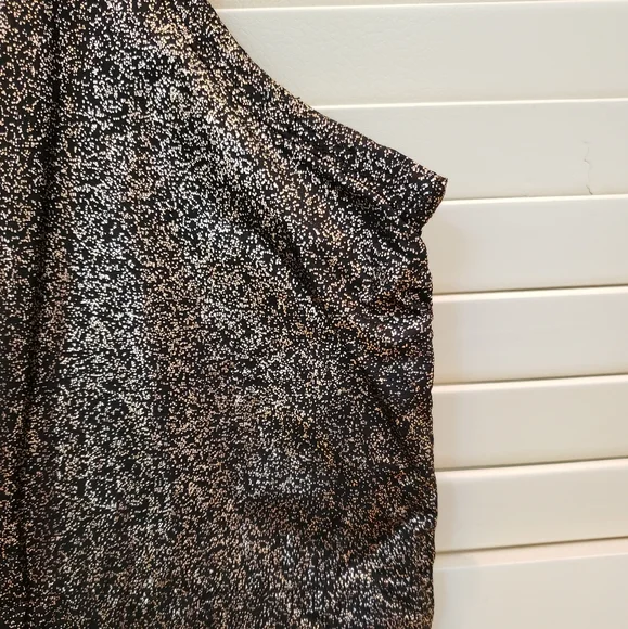 ⭐FABLETICS | Liora Metallic Athletic Ripstop Cowl Neck Kangaroo Pocket Vest - Picture 10 of 16